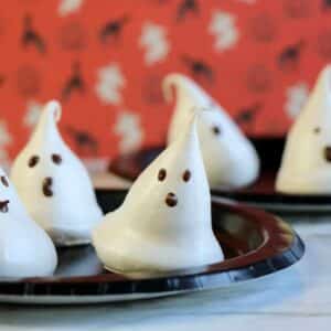 meringue ghosts on a plate horizontal