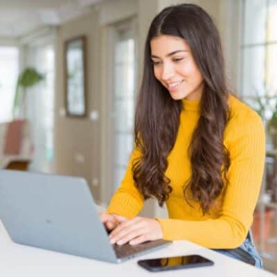 10 Best Side Hustles For Stay-at-Home Moms in 2024